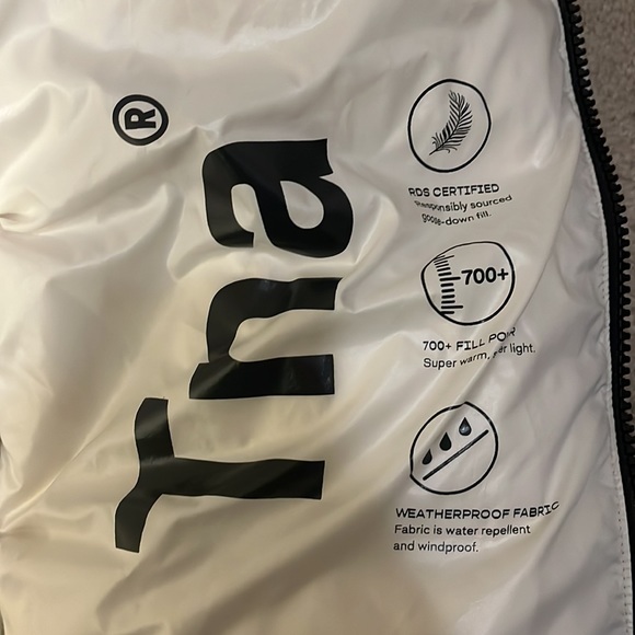 Aritzia SUPERPUFF - Picture 8 of 10